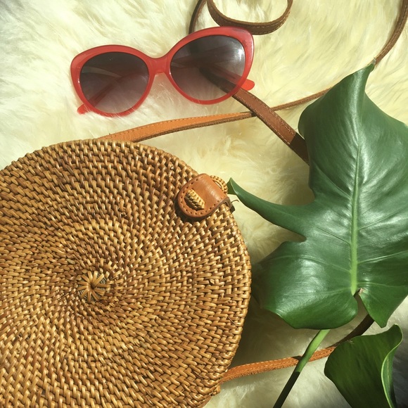 Bagus Woven Circular Ata Grass Crossbody Bag - Picture 2 of 6